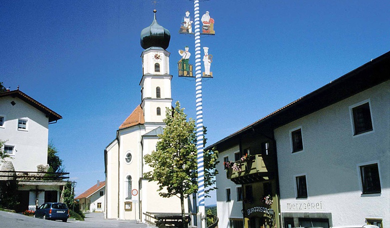 Pfarrkirche Hl. Dreifaltigkeit in Kollnburg Foto: TI Kollnburg