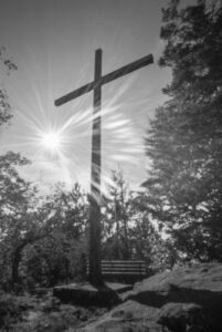 Kreuz im Gegenlicht -Eisenreich Ralf